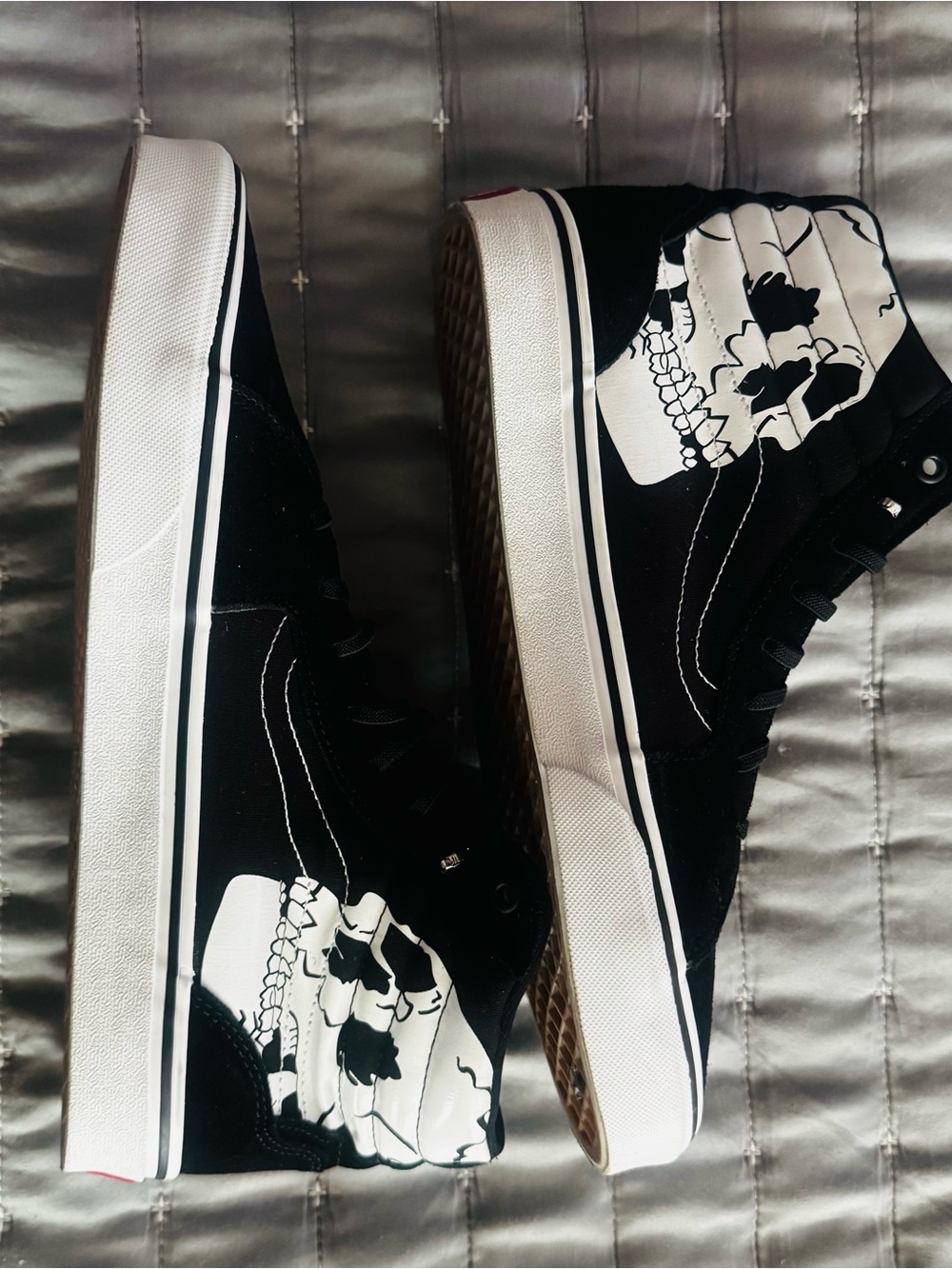 Vans Sk8-Hi Black White SkuVans Sk8-Hi Black White Skull Print High Top Sneakers